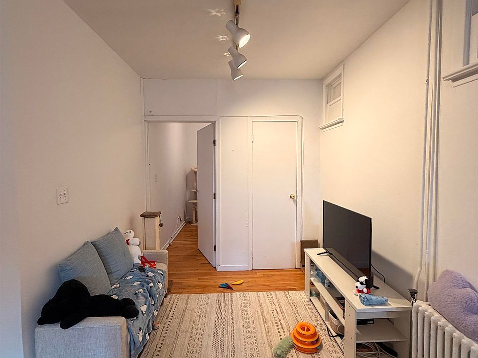 1st image of 118 Adams St APT 5