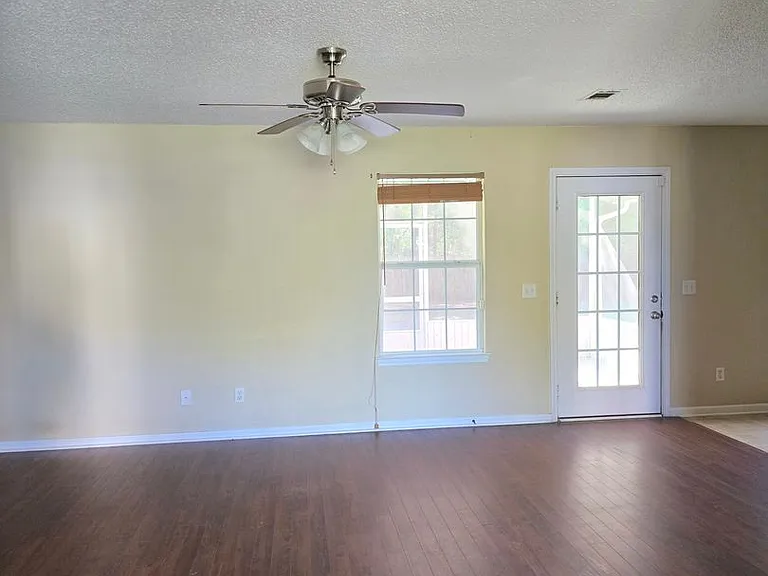 139 Wax Myrtle Ct — Photo 3