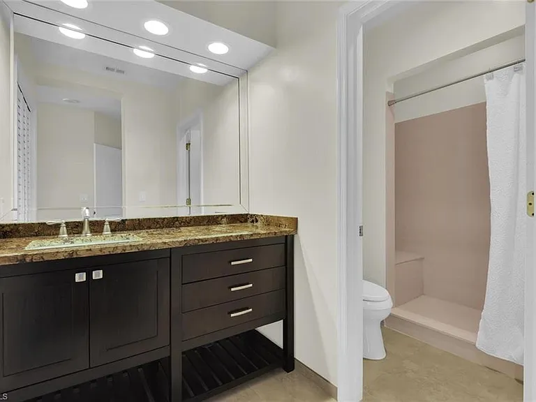 2000 Royal Marco Way #2-607 — Photo 21