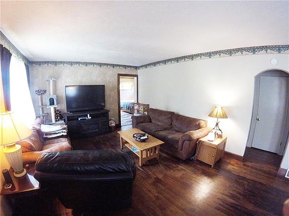 2nd image of 1066 Woodside Ave
