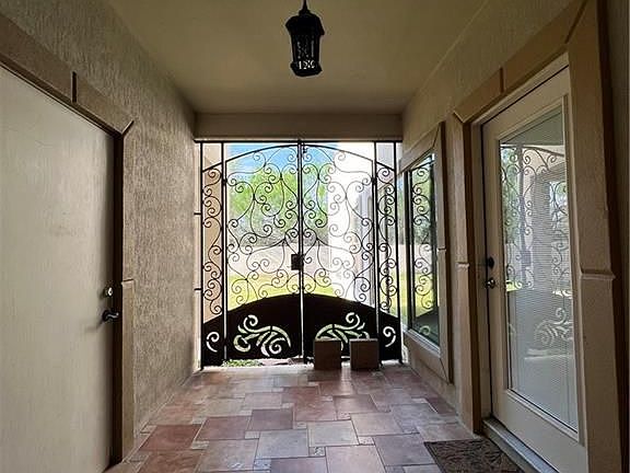 3rd image of 529 El Cielo St