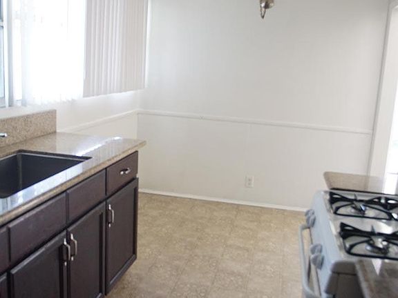 3rd image of 438 Cedar Ave Unit 8