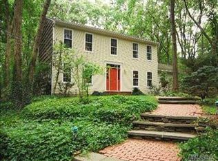 606 Bread And Cheese Hollow Rd, Northport, NY 11768