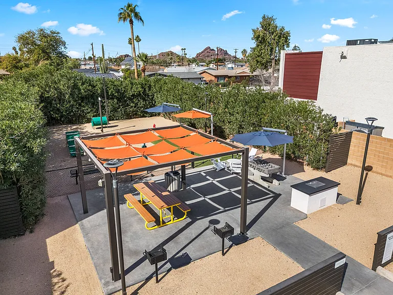 Scottsdale Gateway — Photo 43
