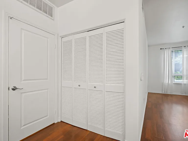 100 S Alameda St #115 — Photo 7