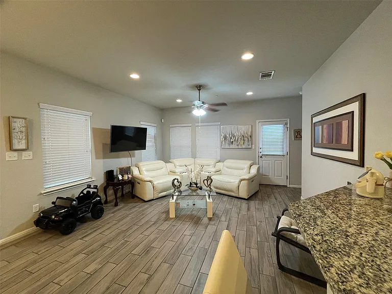 2304 S Lakeline Blvd #243 — Photo 5