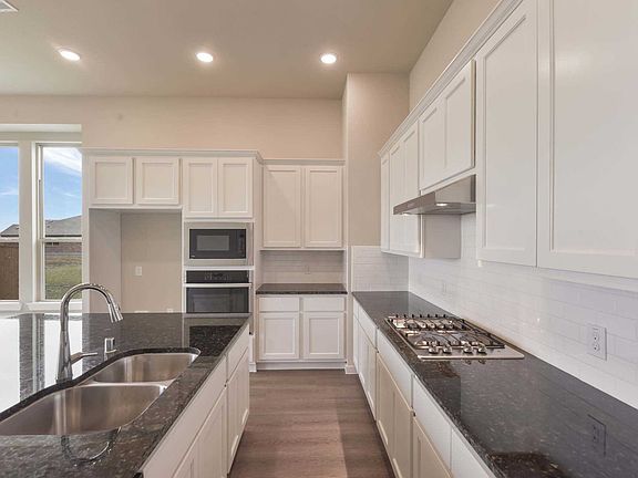 3rd image of 1133 Chatsworth Dr