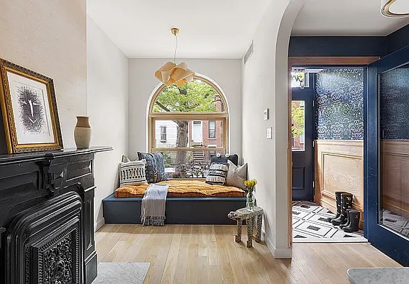 3rd image of 363 14th St #A