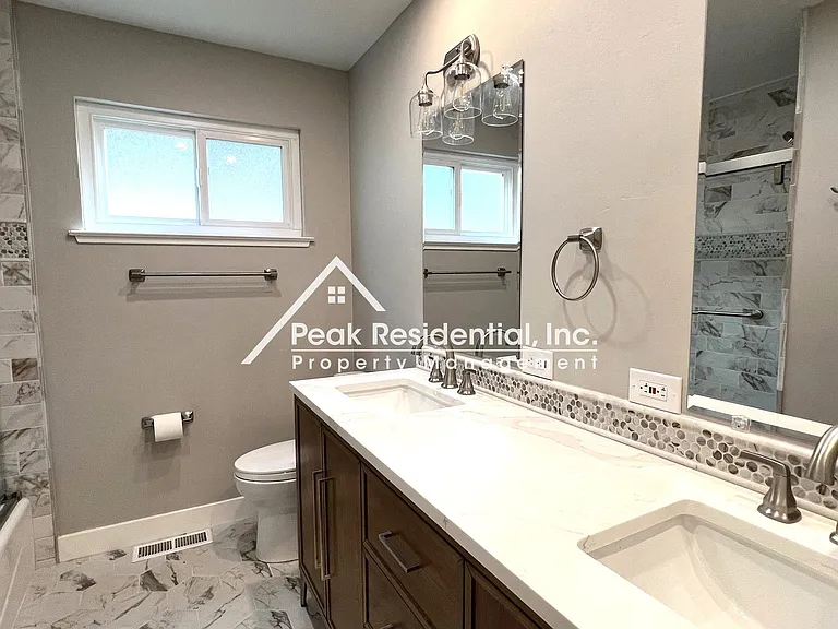 4552 Briarwood Dr — Photo 18