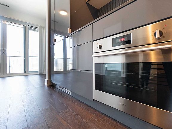 3rd image of 7 Grenville St #2706