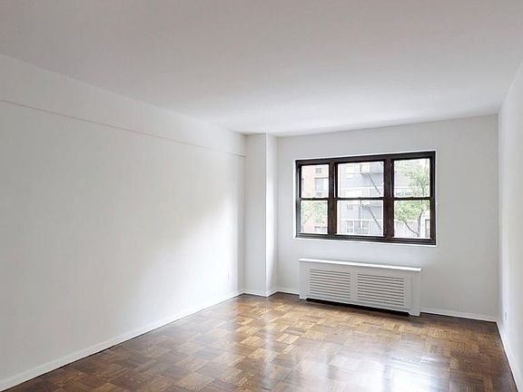 2nd image of 5 E 31st St #40E