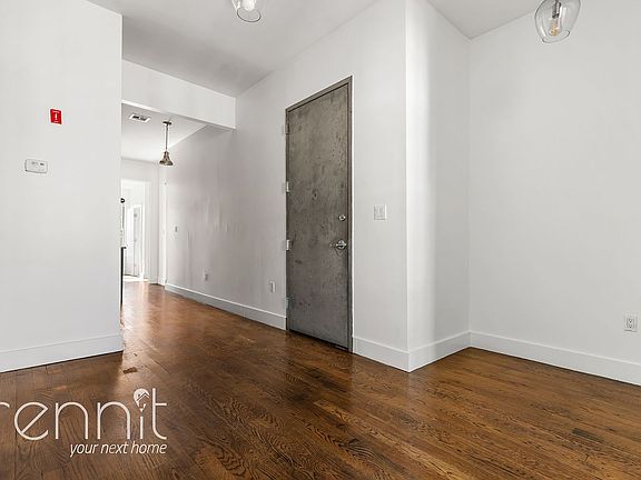 3rd image of 377 Manhattan Ave APT 2L