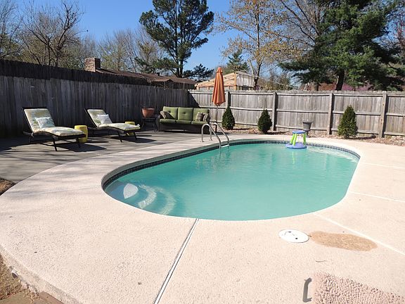 4th image of 2517 E Sweetbriar Dr