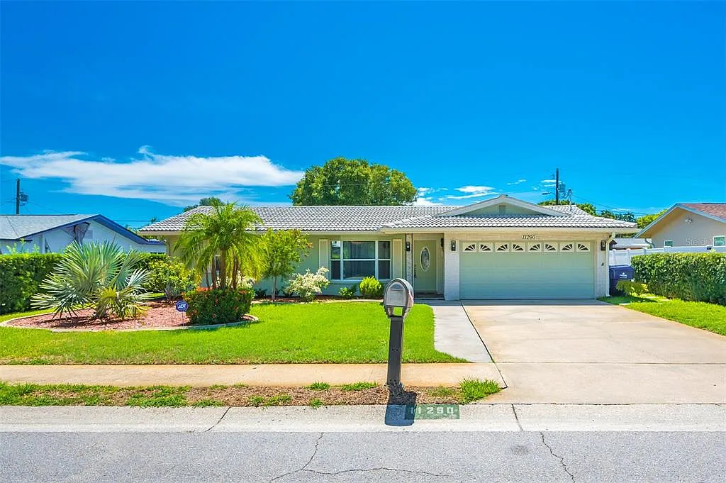 4 bed, 2.0 bath, 2268 sqft, $4,550 — Photo 1