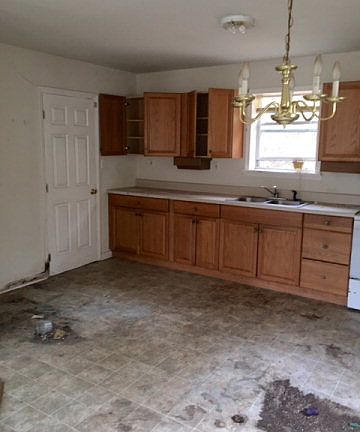 3rd image of 124 Van Dyke Cir