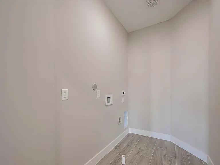 8128 Chateau St — Photo 23