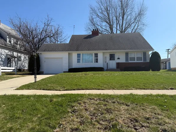 525 W Roosevelt St, Freeport, IL 61032