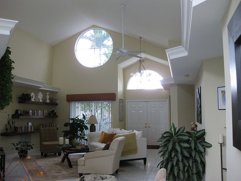 2nd image of 335 Redwood Ln