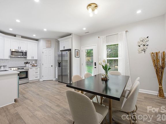 5th image of 204 Price St