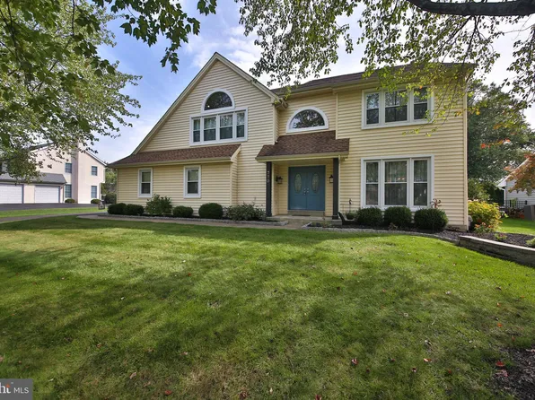 770 Atkinson Ln, Langhorne, PA 19047