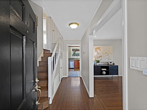 5th image of 678 Amesbury Ave