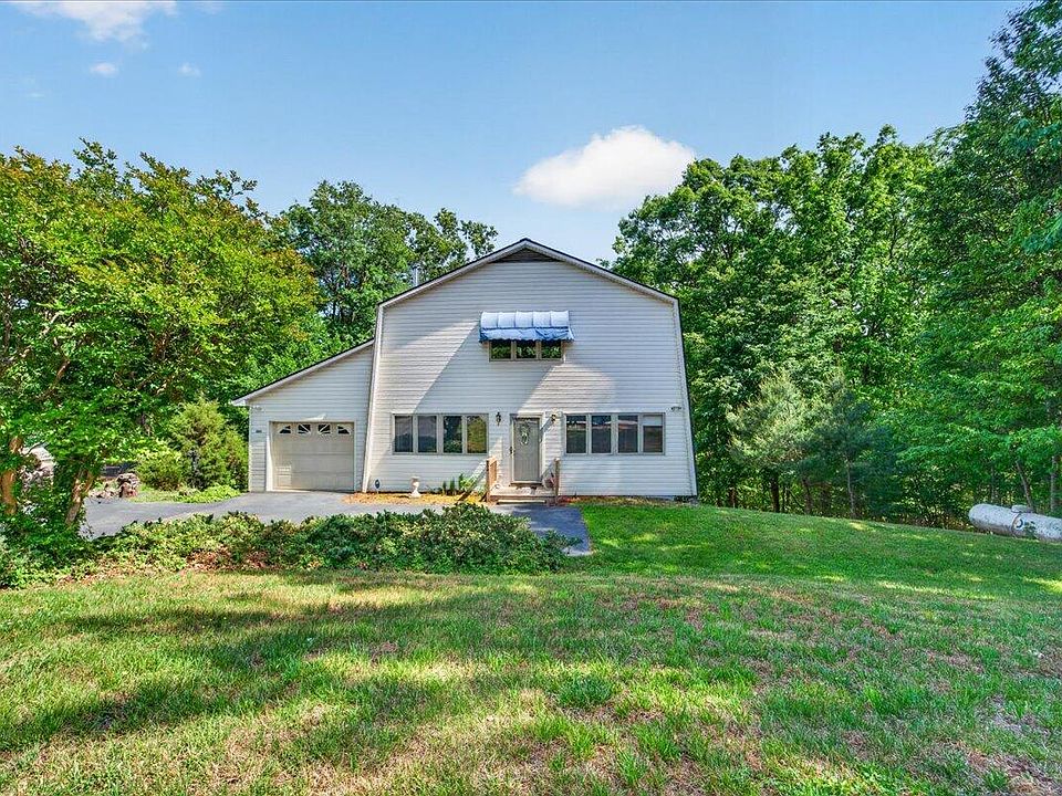 1st image of 303 Oak Ridge Dr