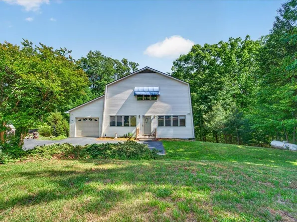 303 Oak Ridge Dr, Bassett, VA 24055