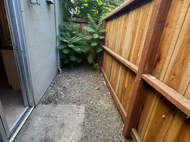 2710 E St #4 — Photo 13