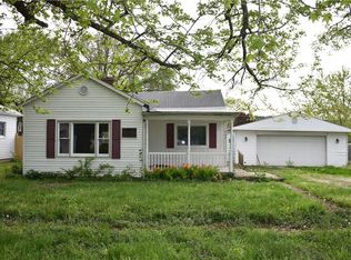 945 S 6th St, Clinton, IN 47842