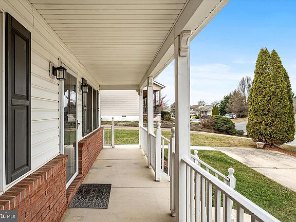 4th image of 320 Beauregard Blvd