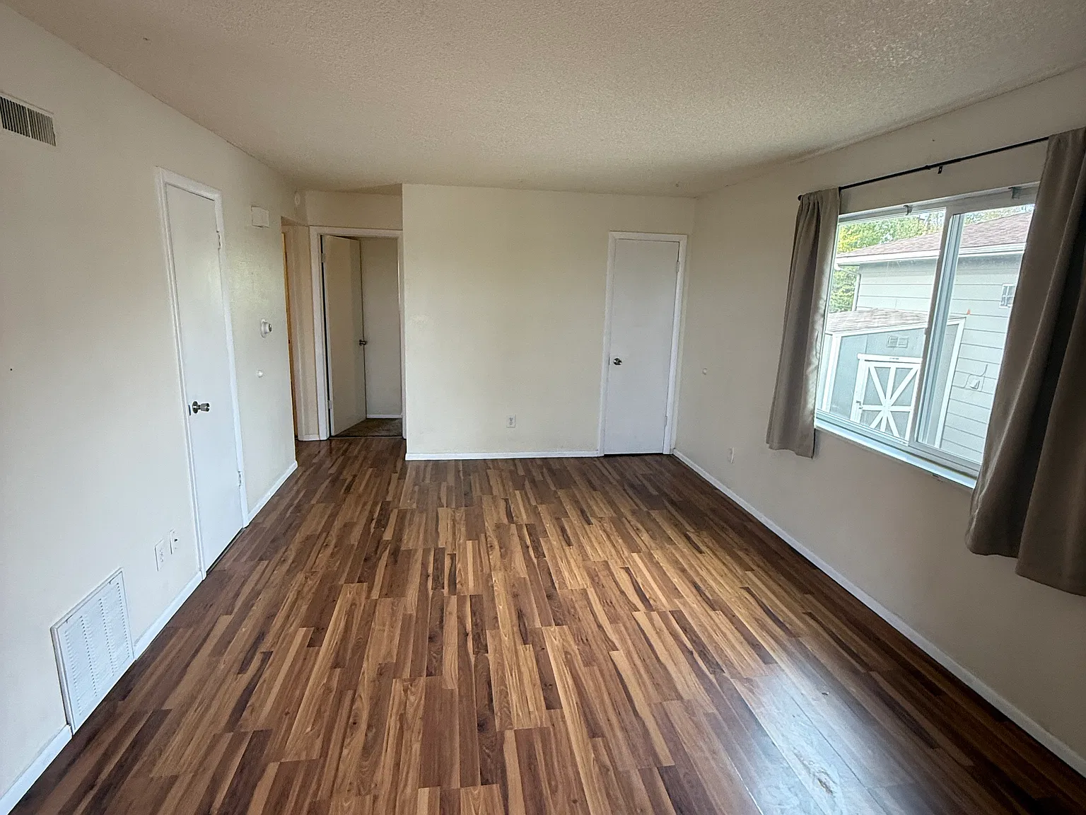 2 bed, 820 sqft, $1,225 — Photo 2