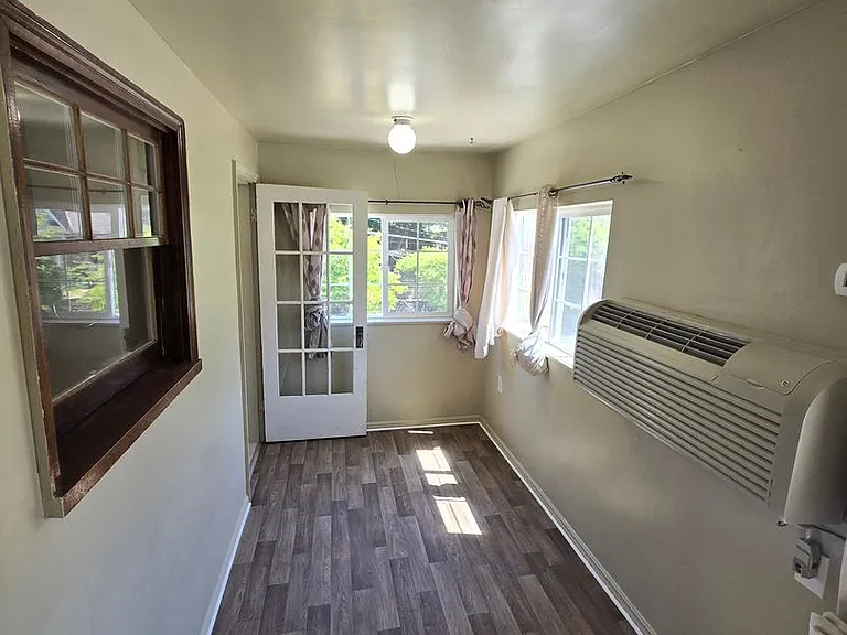 209 N Madison St — Photo 25