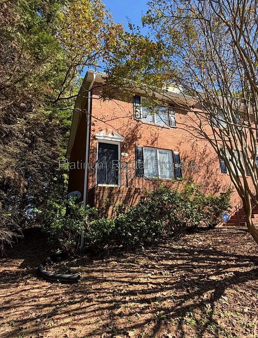 2 bed, 1.5 bath, $1,400 — Photo 1