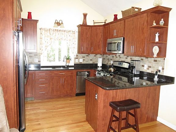 2nd image of 7 Driftwood Ln #0