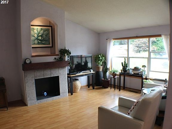 2nd image of 2129 SE 45th Ave