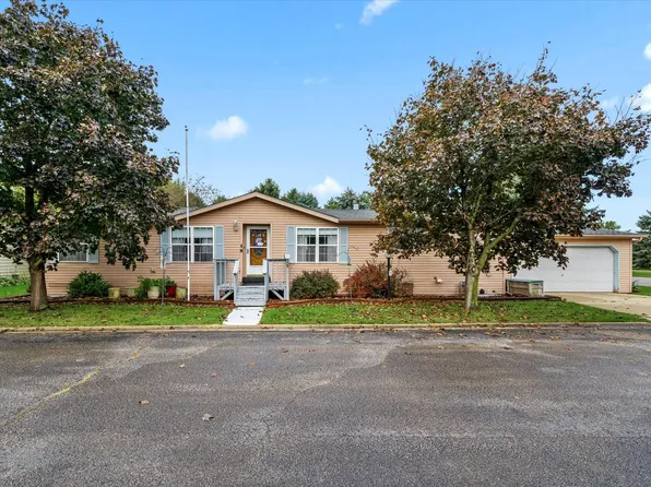 303 Mallard Ln, Sandwich, IL 60548