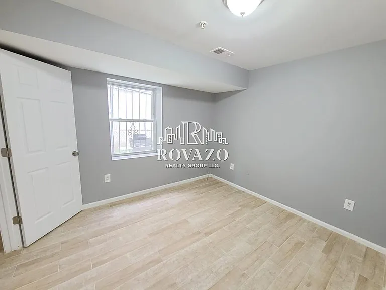 40 Wainwright St #1A — Photo 6