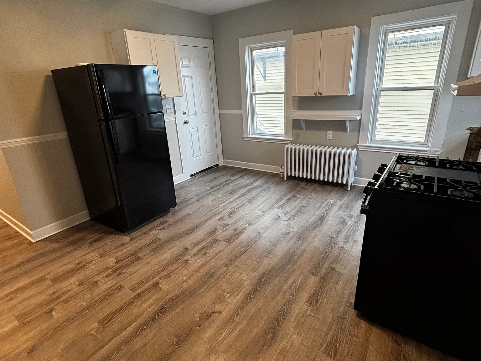 3 bed, 700 sqft, $2,450 — Photo 2
