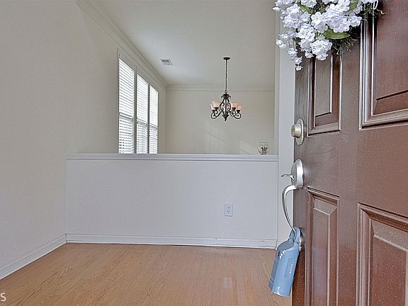 4th image of 203 Wilmington Pl