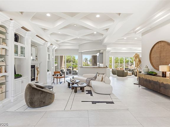 4th image of 9328 Tournament Canyon Dr