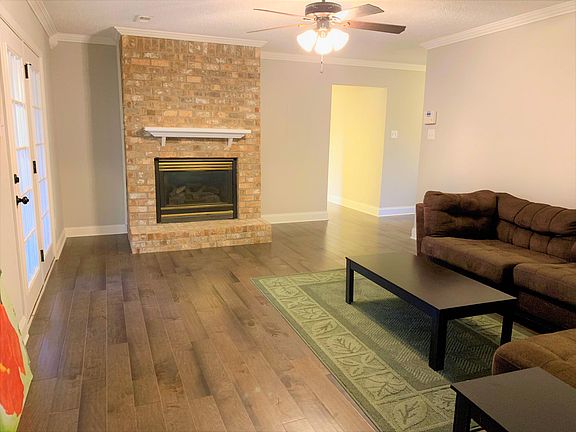 4th image of 2233 Portland Dr