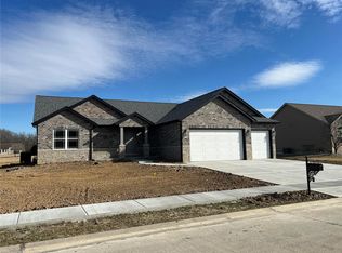 338 Golden Eye Ct, Staunton, IL 62088