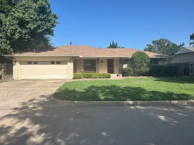 5012 N Vermont Ave — Photo 2