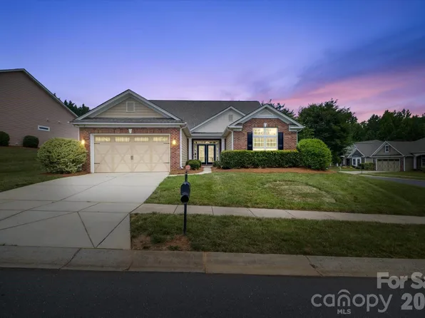 3743 Salvistrin St, Charlotte, NC 28214