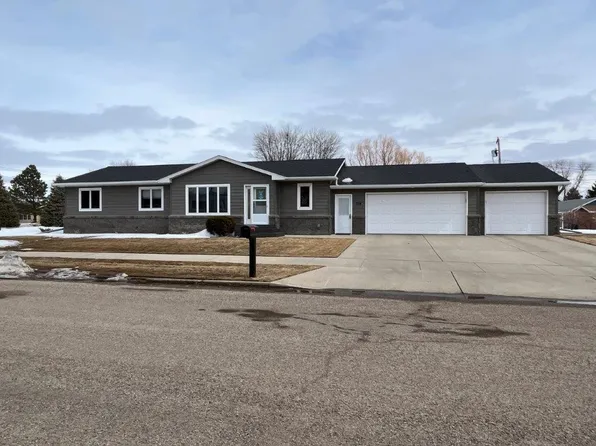 714 9th Ave W, Mobridge, SD 57601