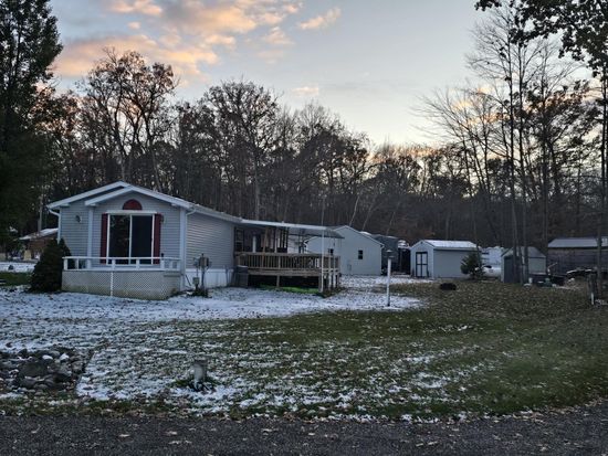 2567 S Sportsman Dr, White Cloud, MI 49349