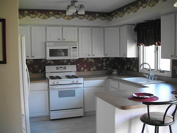 5th image of 1505 Lake St