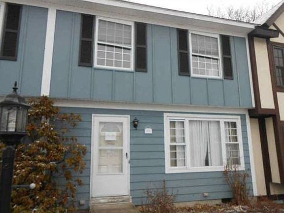 3rd image of 79 Sunny Brook Cir