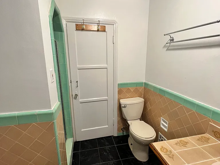 1450 S Sherbourne Dr — Photo 6