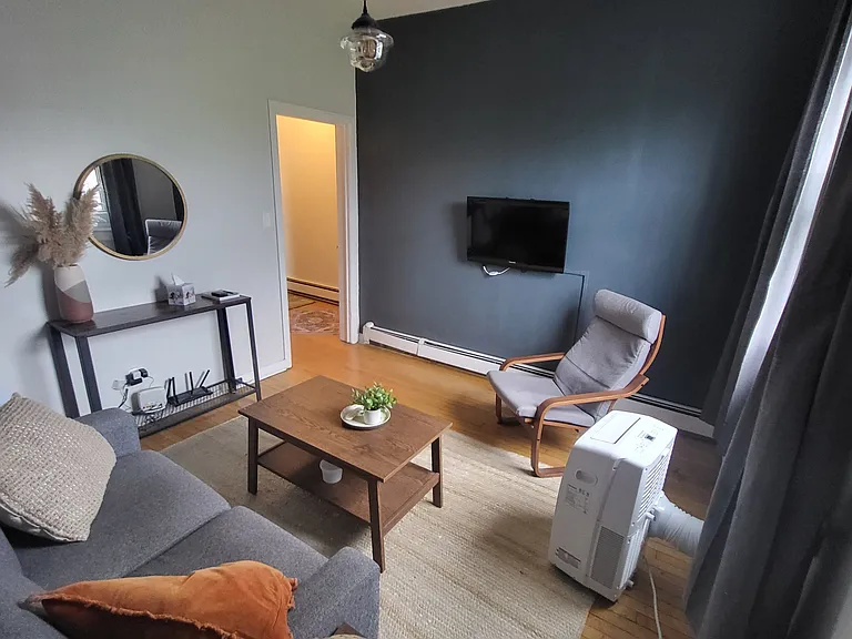 345 Elgin St #D — Photo 4